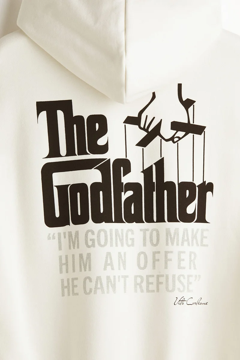 اتش اند ام هودي بقصّة واسعة مزينة بطبعة